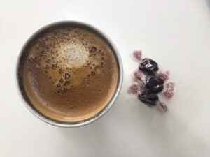 ゆる糖質制限のおやつ、低糖質チョコレートとコーヒー